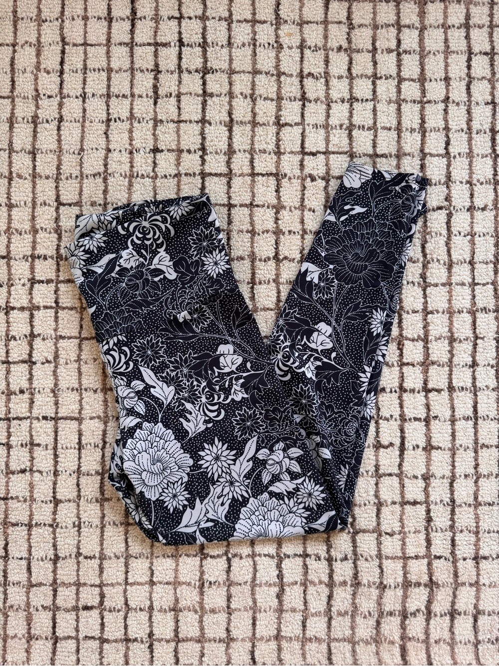Black and White Floral Women's Leggings